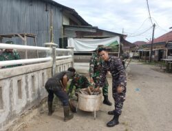 Lanal Simeulue Bersinergi Dalam Karya Bakti Pembersihan Pasar Dalam Rangka Bakti TNI AD TA. 2025