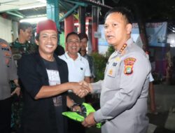 Kapolres Gelar “Ngopi Kamtibmas” dan Berbagi Rompi Kepada Perugas Siskamling