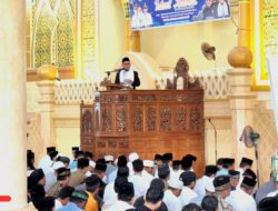 Danlanal Simeulue Bersama Forkopimda Kabupaten Simeulue Laksanakan Sholat Idul Adha 1446 H di Masjid TGK Khalilullah