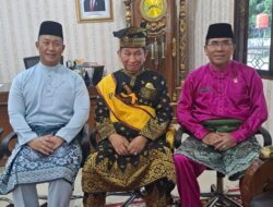 Wujud Sinergi dan Keselarasan Budaya, Danlanal Dumai Hadiri Upacara Penabalan Gelar Adat Datuk Seri Setia Amanah Kepada Gubernur Riau
