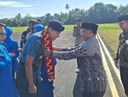Danlanal Simeulue Disambut Dengan Tradisi Peusijeuk Oleh Forkopimda Kabupaten Simeulue