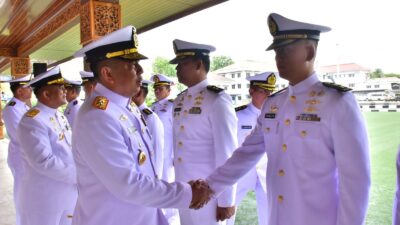 PANGLIMA KOLINLAMIL TERIMA LAPORAN KENAIKAN PANGKAT PRAJURIT, MOMEN PENUH KEBANGGAAN DAN HARU