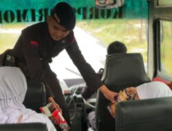 Brimob Hadirkan Bus Sekolah Gratis di Tasikmalaya