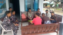 Jalin Sinergi, Pos TNI AL Midai Laksanakan Komunikasi Sosial Maritim Bersama Kepala Desa Sepulau Midai
